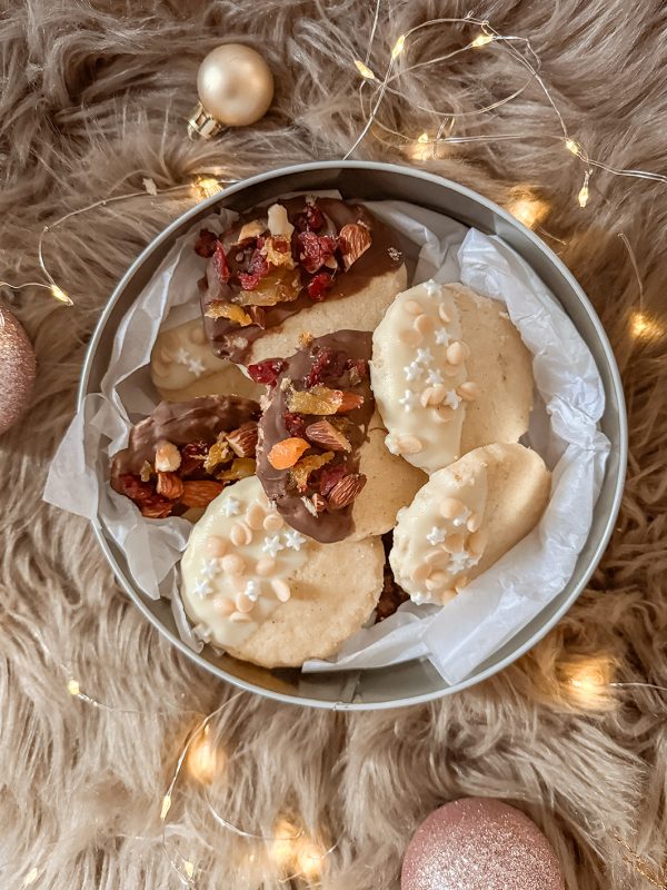 ROUND LUXURY BISCUIT TIN